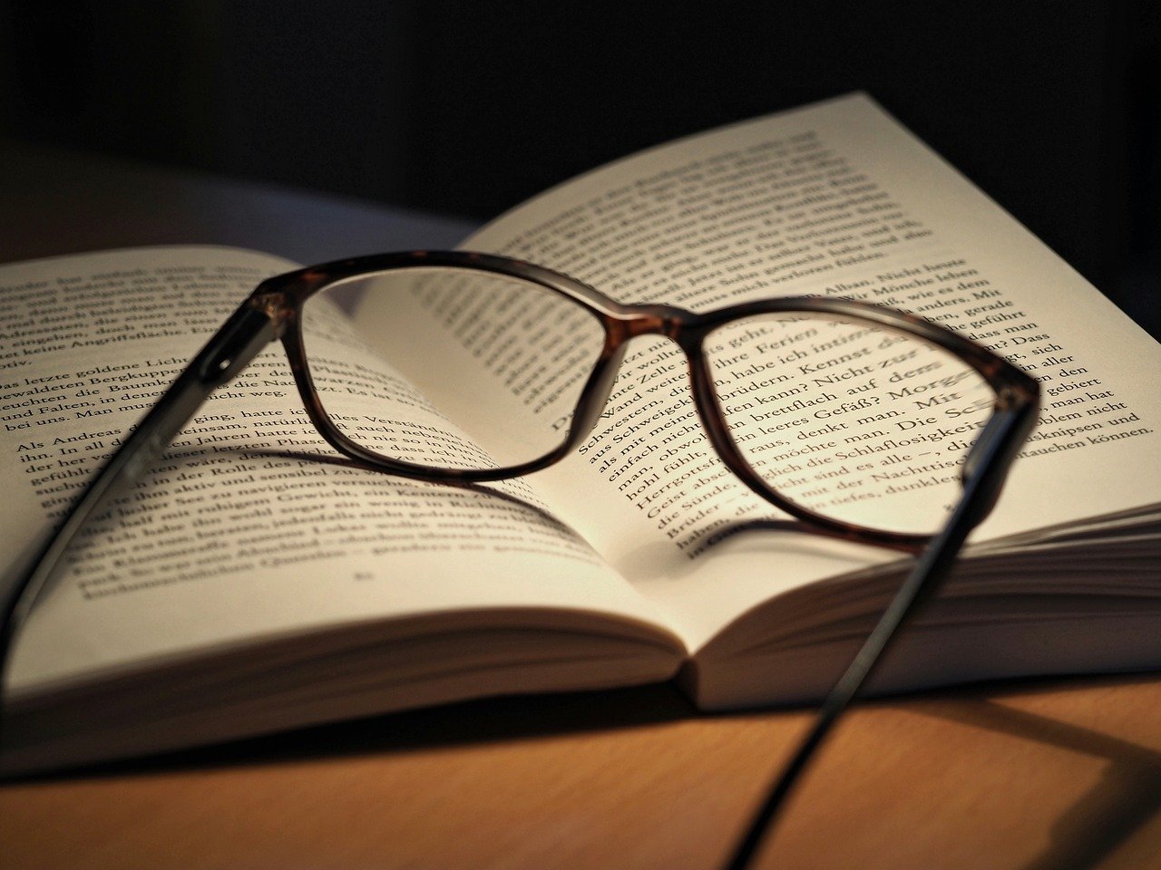 entdecken sie stilvolle und hochwertige brillen für jeden anlass. modische eyewear, die komfort und design perfekt vereint.