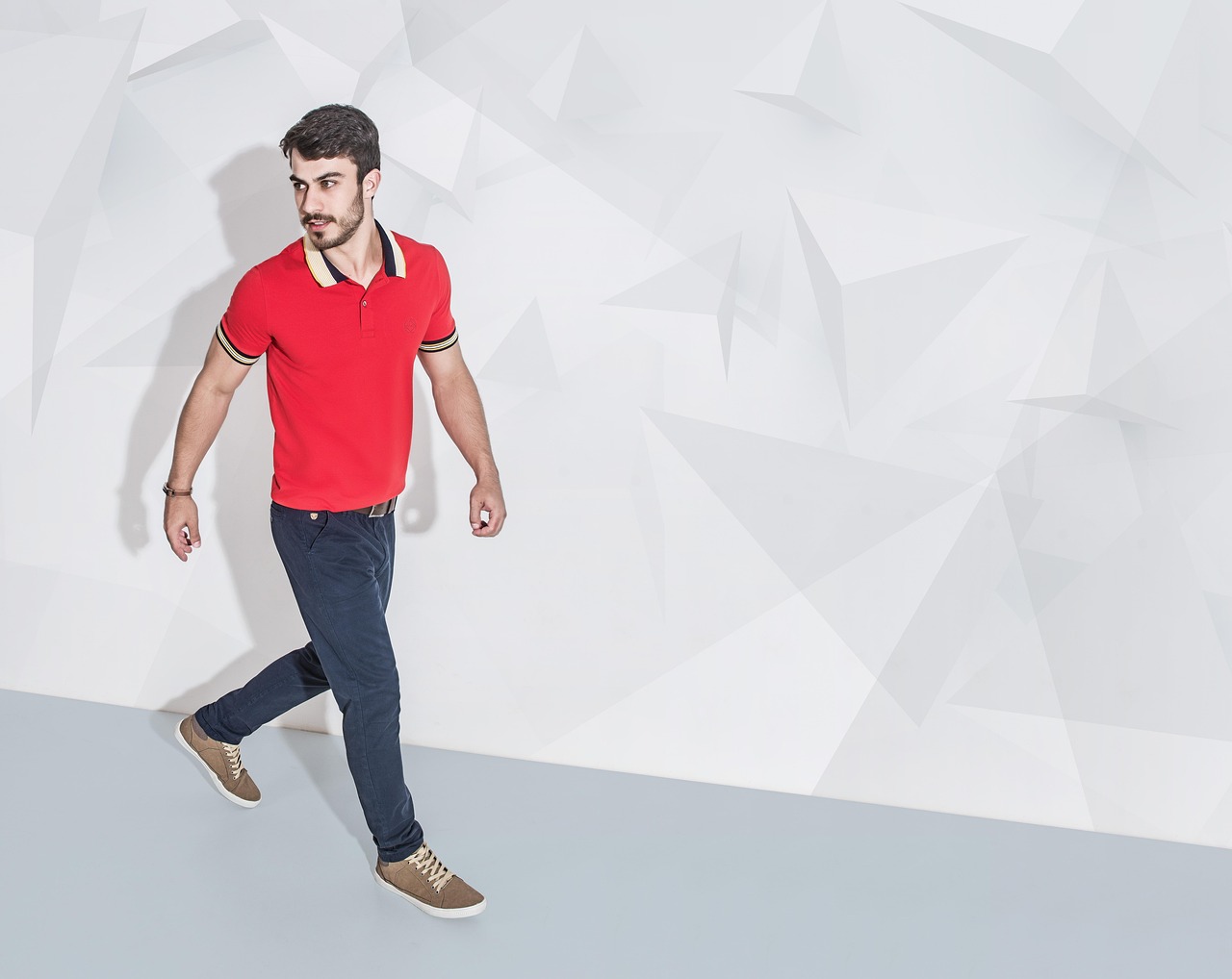 entdecken sie die grundlagen der herrenmode: zeitlose basics für jeden tag, die stil und komfort perfekt kombinieren.